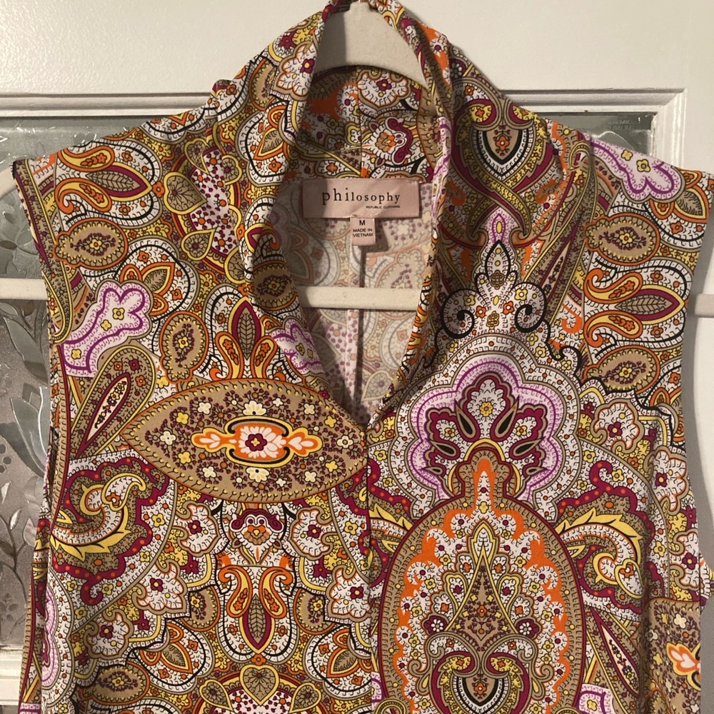 Philosophy Republic Clothing Paisley High/Low V-Neck Sleeveless Top. Size M.